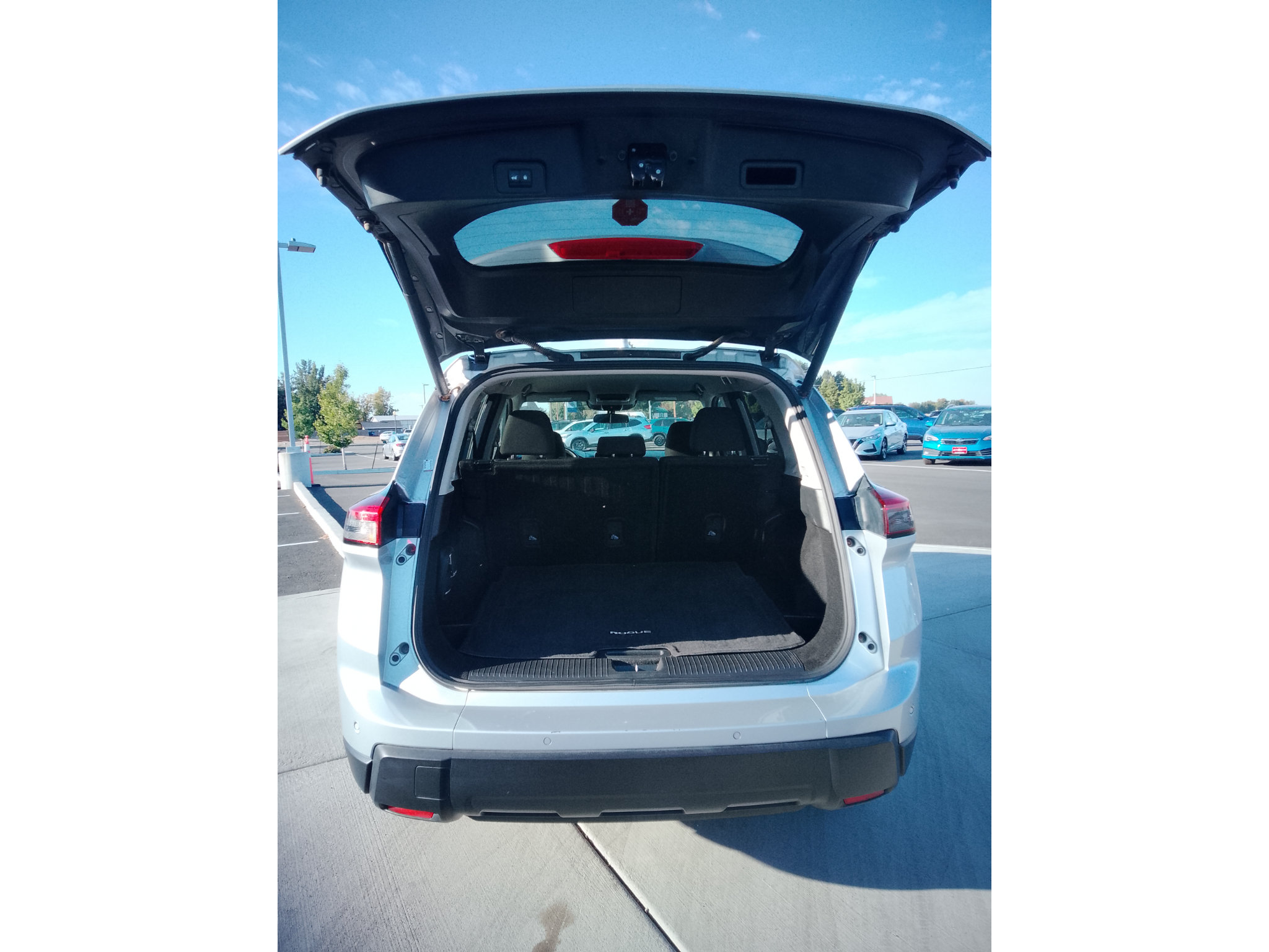 Used 2024 Nissan Rogue SV AWD/4WD image 11