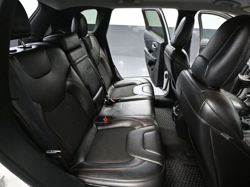 Used 2019 Jeep Cherokee Trailhawk image 40