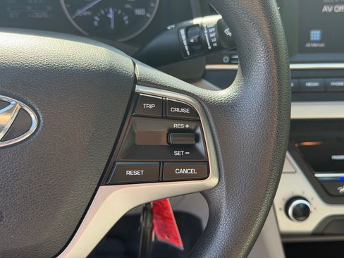 Used 2017 Hyundai Elantra SE FWD image 17