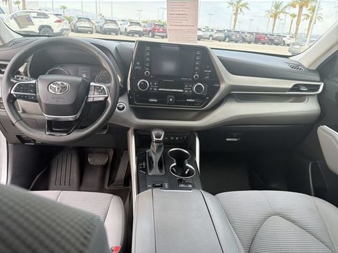 Used 2021 Toyota Highlander LE FWD image 14
