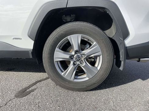 Used 2024 Toyota RAV4 XLE w/ Convenience Package image 9