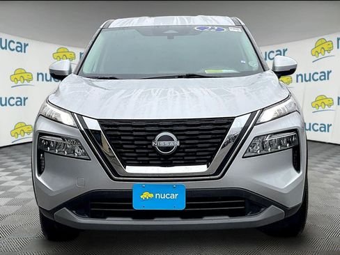 Used 2022 Nissan Rogue SV image 2