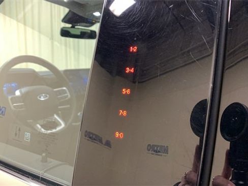 Used 2023 Ford Expedition XLT image 28