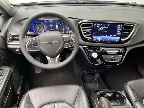 Used 2025 Chrysler Pacifica Select FWD image 14