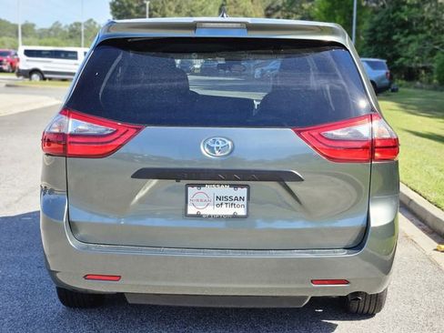 Used 2020 Toyota Sienna L image 5