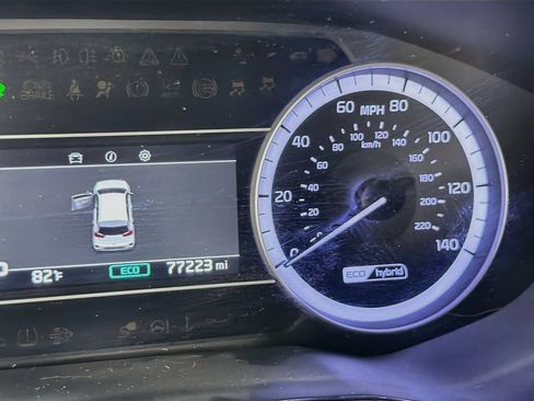 Used 2020 Kia Niro LX FWD image 19