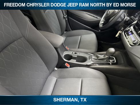 Used 2025 Toyota Corolla LE FWD image 9