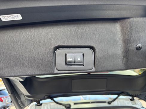 Used 2025 Nissan Rogue SV FWD image 23