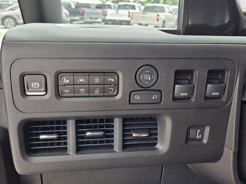 Used 2025 Chevrolet Brightdrop 600 AWD/4WD image 9