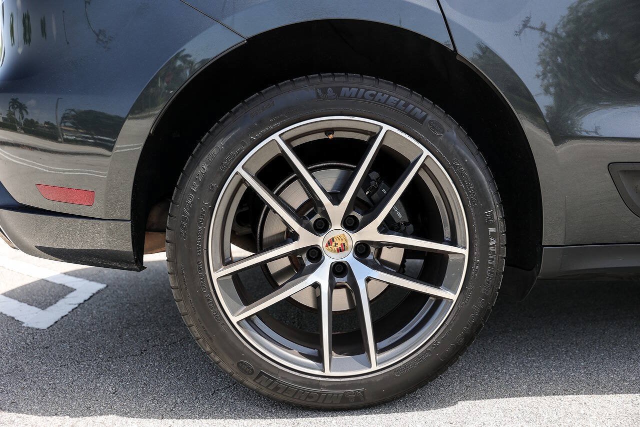 Used 2022 Porsche Macan AWD/4WD image 32