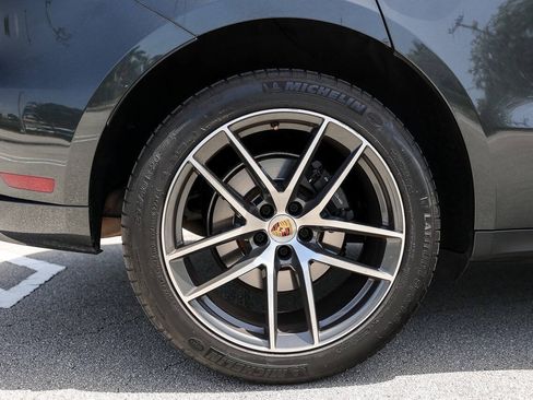 Used 2022 Porsche Macan AWD/4WD image 32