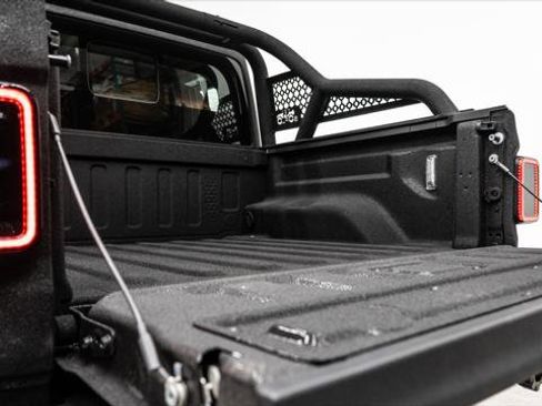 Used 2025 Jeep Gladiator Sport image 12