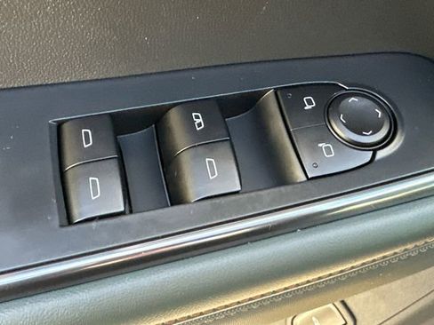 Used 2025 GMC Acadia AT4 w/ Luxury Package image 28