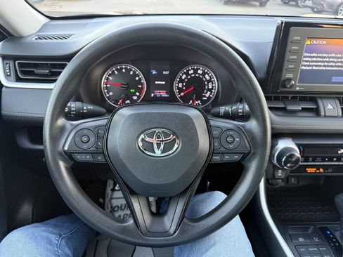 Used 2020 Toyota RAV4 XLE w/ Carpet Mat Package AWD/4WD image 15