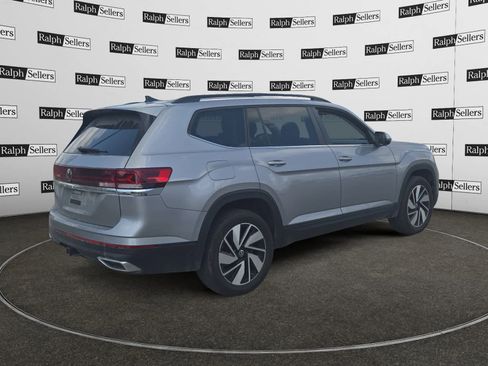 Used 2025 Volkswagen Atlas SE image 6