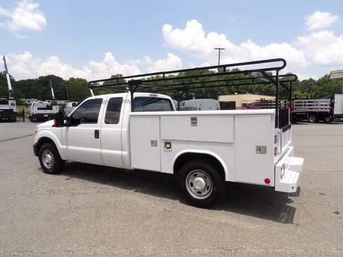 Used 2015 Ford F250 XL w/ Power Equipment Group RWD image 4