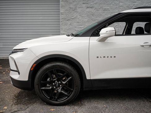 Used 2023 Chevrolet Blazer LT image 11