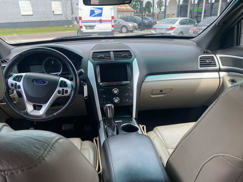 Used 2014 Ford Explorer XLT w/ Equipment Group 202A FWD image 12