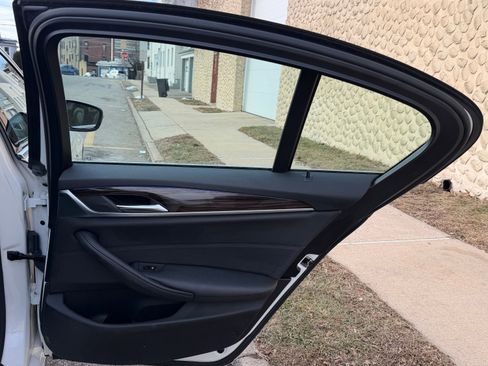 Used 2018 BMW 530i xDrive 530i xDrive image 26