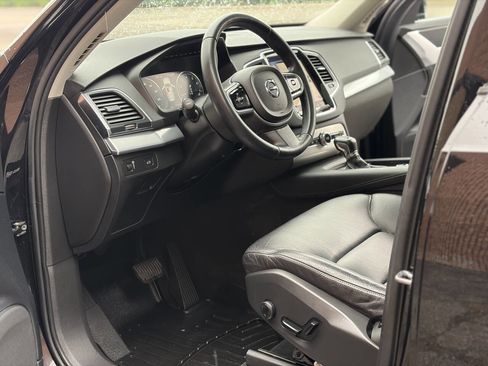 Used 2017 Volvo XC90 T6 Momentum w/ Vision Package AWD/4WD image 9