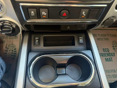Used 2018 Nissan Titan SV w/ SV Convenience Package image 21