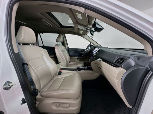 Used 2017 Honda Pilot Touring image 32