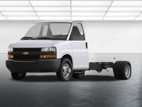 New 2026 Chevrolet Express 3500 w/ Power Convenience Package RWD image 3
