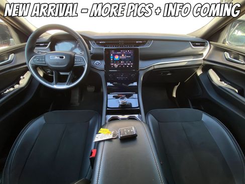 Used 2023 Jeep Grand Cherokee L Laredo AWD/4WD image 5