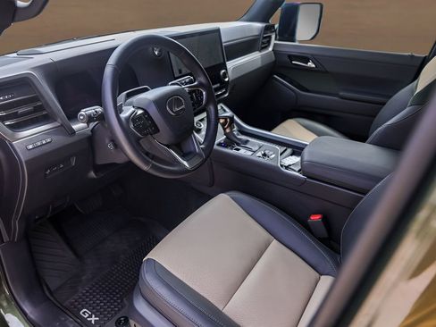 Used 2024 Lexus GX 550 AWD/4WD image 10