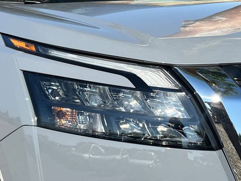 New 2025 Nissan Pathfinder Platinum image 33