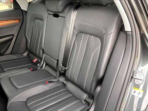 Used 2022 Audi Q5 2.0T Premium w/ Convenience Package image 19