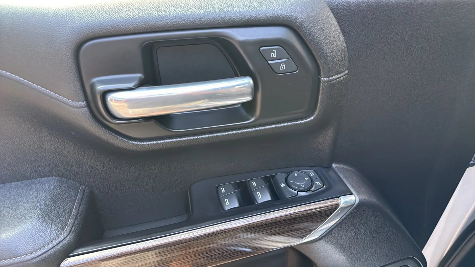 Used 2020 Chevrolet Silverado 1500 LT w/ All-Star Edition AWD/4WD image 14