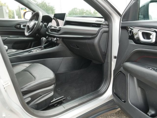 Used 2024 Jeep Compass Trailhawk AWD/4WD image 19