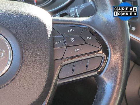 Used 2019 Jeep Cherokee Latitude Plus image 14