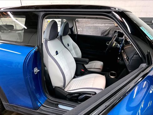 Certified 2025 MINI Cooper 2-Door Hardtop image 10