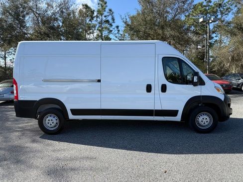 Used 2024 RAM ProMaster 2500 w/ Convenience Group image 8