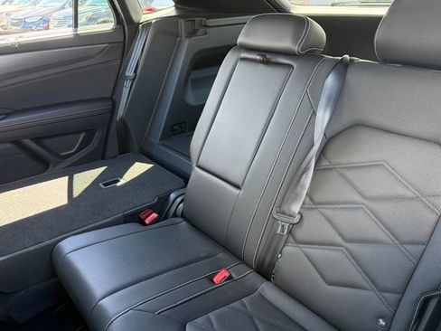 Used 2025 Volkswagen Atlas Cross Sport SE AWD/4WD image 25