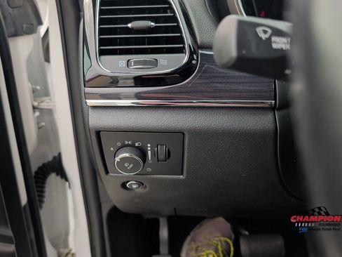 Used 2020 Jeep Grand Cherokee Overland AWD/4WD image 22