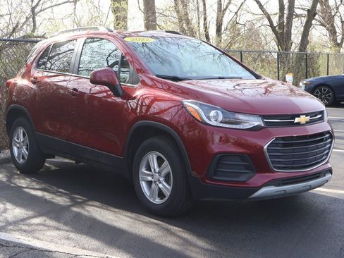 Used 2022 Chevrolet Trax LT w/ LT Convenience Package image 11