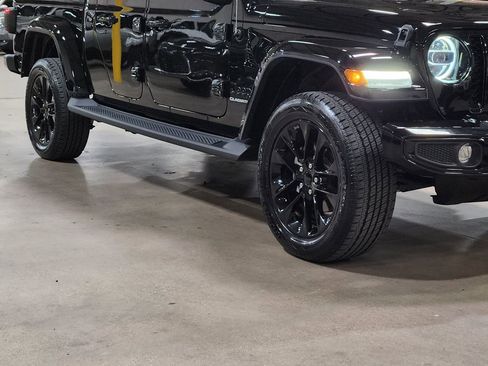 Used 2021 Jeep Gladiator Overland image 16