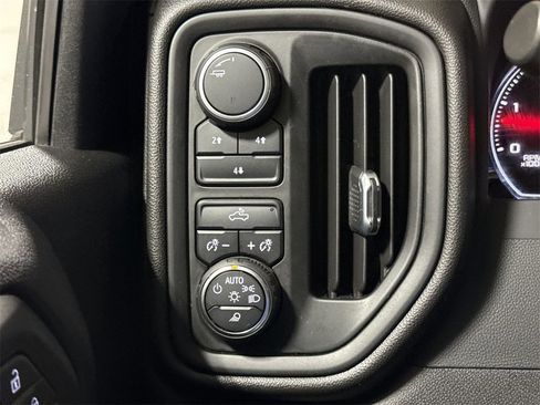 Used 2022 Chevrolet Silverado 2500 Custom w/ Custom Value Package image 17