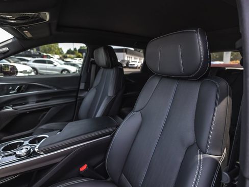 Used 2024 Cadillac Lyriq Luxury RWD image 18