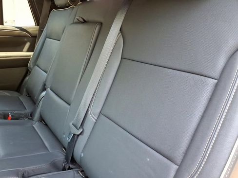 Used 2023 GMC Yukon SLT w/ SLT Premium Package AWD/4WD image 12