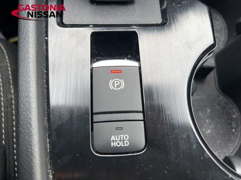 Used 2023 Nissan Rogue SV image 43