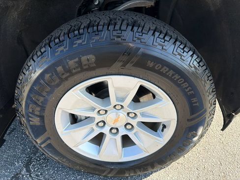 Used 2025 Chevrolet Silverado 1500 LT AWD/4WD image 12