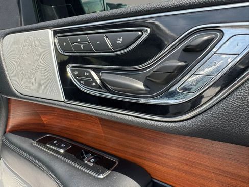 Used 2019 Lincoln Navigator Reserve w/ Cargo Package AWD/4WD image 20