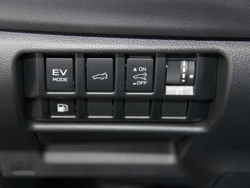 Used 2025 Subaru Forester Premium AWD/4WD image 30