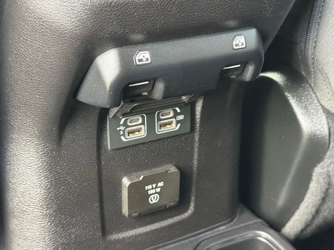 Used 2018 Jeep Wrangler Unlimited Sahara image 15