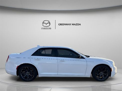 Used 2019 Chrysler 300 Touring w/ Sport Appearance Package image 8