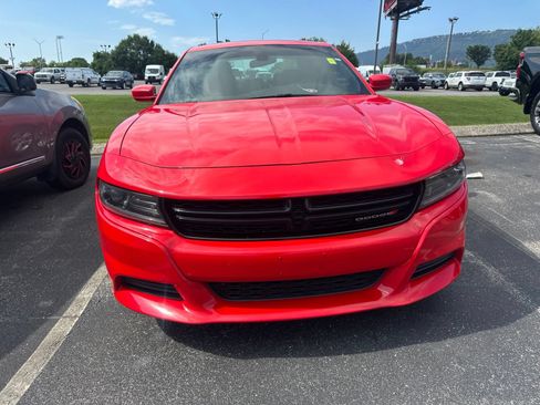 Used 2022 Dodge Charger SXT RWD image 2